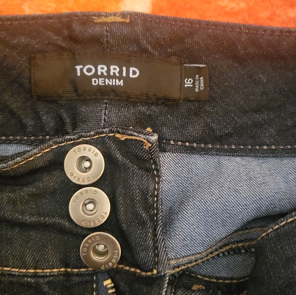 Torrid Dark Wash Bermuda Jean Shorts - Picture 2 of 3